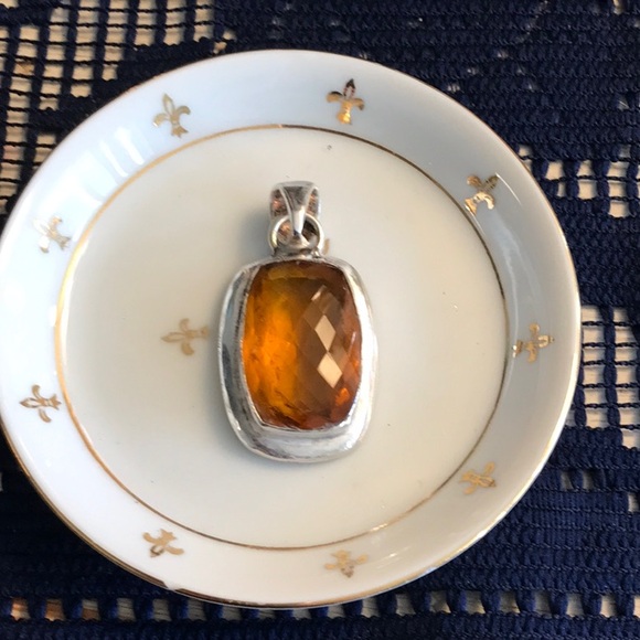 Jewelry - Beautiful amber color antique style pendant set in .925 sterling silver.